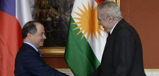 Prezident Miloš Zeman (vpravo) přijal v Praze prezidenta iráckého autonomního Kurdistánu Masúda Barzáního.