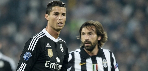 Cristiano Ronaldo (vlevo) a Andrea Pirlo.