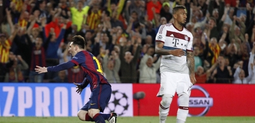 Lionel Messi (vlevo) dvěma góly pomohl v úvodním duelu k vítězství Barcelony.