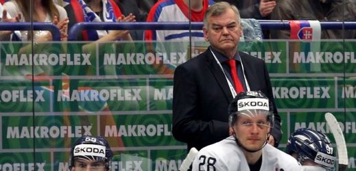 Mistrovství světa v hokeji - skupina B: Slovensko - Norsko 6. května v Ostravě. Slovenský trenér Vladimír Vůjtek.