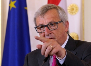 Juncker: A vy si vezmete deset tisíc Afričanů! Jsou chudí...