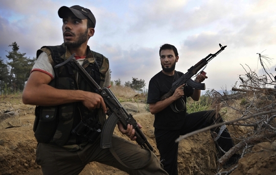 Bojovníci syrských rebelů u Latakíje.