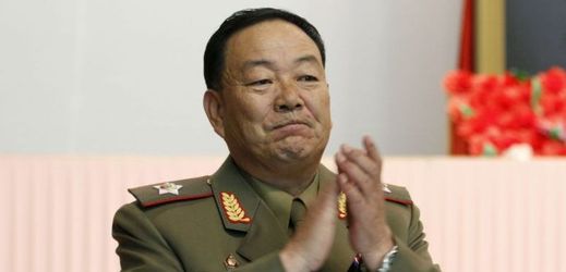 Kolem zpráv o údajné popravě severokorejského ministra obrany Hjon Jong-čola se začaly objevovat pochybnosti.