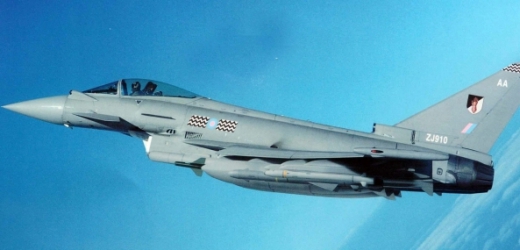 Nedatovaný archivní snímek stíhacího letounu Typhoon Eurofighter.