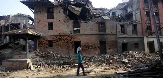 Zemětřesením zničený Nepál.