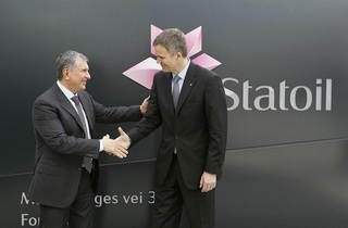 Sečin, šéf Rosněftu, se svým kolegou ze Statoilu.