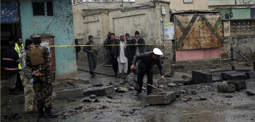 Místo po lednovém sebevražedném útoku poblíž sídla EUPOL v Kábulu.