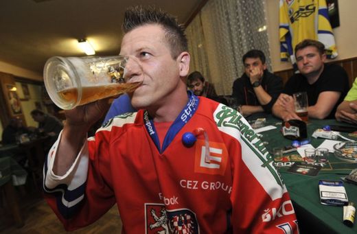 Nejvíce piva vypili fanoušci české a švédské reprezentace.