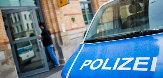 Německy policista, který působil v Hannoveru, vyšetřuje státní zastupitelství kvůli trýznění uprchlíků.