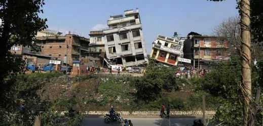 Zemětřesení v Káthmándú mělo ničivé následky.