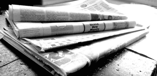 Jednou týdně podle aktuálních údajů vychází 156 novinových titulů (ilustrační foto).
