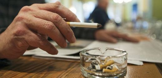 Kouření v restauracích vadí více vysokoškolákům (ilustrační foto).