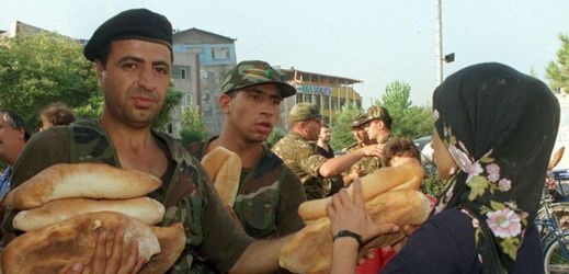 Kvůli stávce pekařů, museli do pekáren nastoupit vojáci (ilustrační foto).