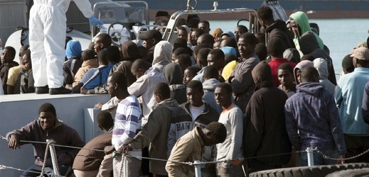 Libyjští uprchlíci u břehů Itálie.