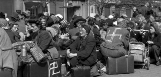 Masová deportace Němců z Československa probíhala v letech 1945–1946.