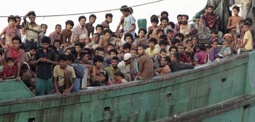 Loď uprchlíků, které indonéští rybáři zachránili.