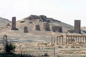 Historické město Palmýra, které je z části obsazeno islamisty.