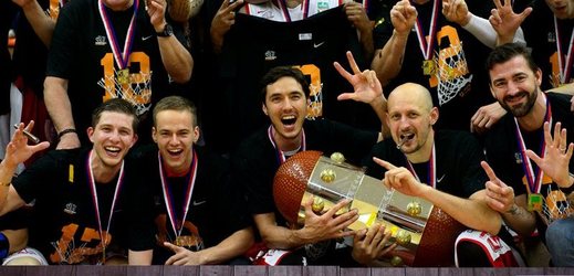 Basketbalisté Nymburku dvanáctým titulem v řadě potvrdili, že na české scéně stále nemají konkurenci a za rok hodlají přidat třináctý triumf.