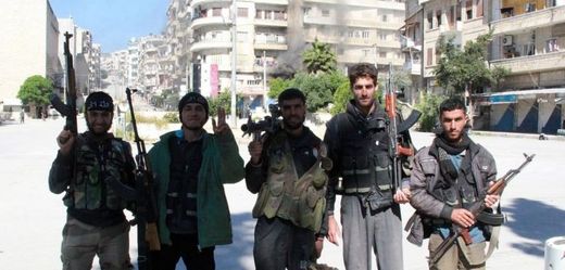 Islámští radikálové ve městě Idlib.