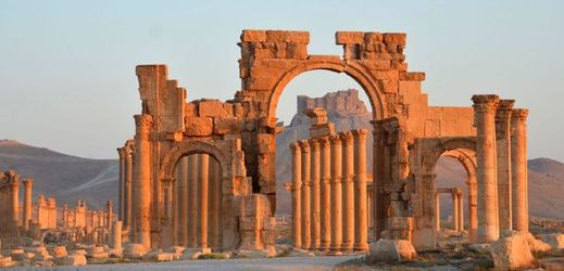Přes dva tisíce let staré město Palmýra v Sýrii je na seznamu UNESCO.