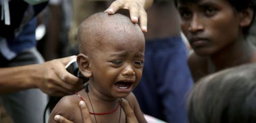 Plačící dítě z Bangladéše.