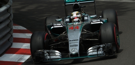 Lewis Hamilton ovládl kvalifikaci na Velkou cenu Monaka.