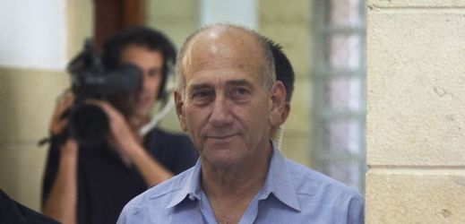 Eduh Olmert při první úplatkářské kauze v roce 2009.