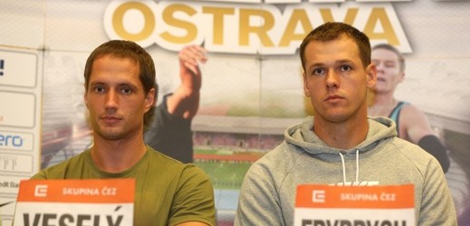 Čeští oštěpaři Vítězslav Veselý a Petr Frydrych vystoupili 25. května v Ostravě na tiskové konferenci atletického mítinku Zlatá tretra.