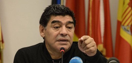 Diego Maradona se znovu pustil do Seppa Blattera.