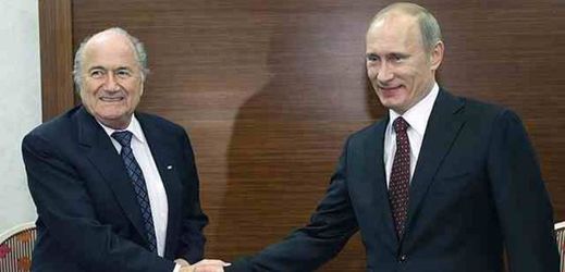 Vladimír Putin a Sepp Blatter.