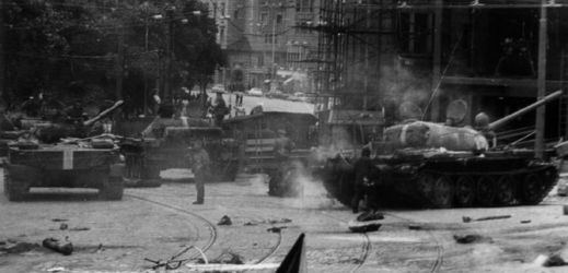 Ruské okupační tanky v Praze.