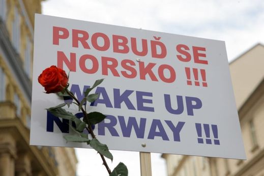 Probuď se Norsko!!!...i to hlásaly transparenty.