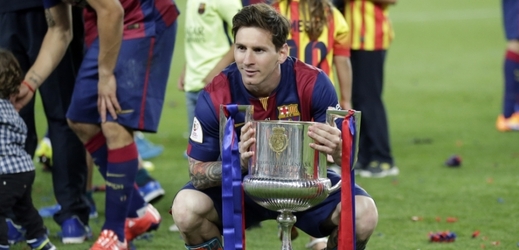 Lionel Messi s pohárem.