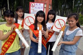 Studenti v Číně koncem května protestovali proti kouření.