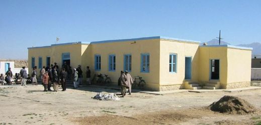 Škola společnosti Člověk v tísni v Mazáre Šarífu, v severním Afghánistánu. 