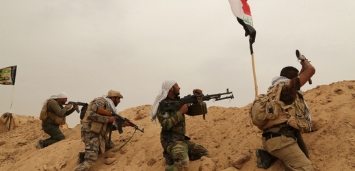 Členové šíitských milic při boji proti Islámskému státu.