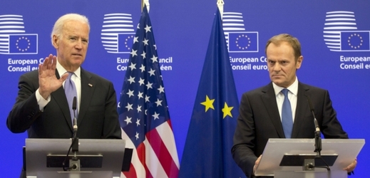 Politika obchodu mezi EU a USA. Joe Biden. Donald Tusk. (zleva).