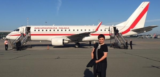 Poslankyně Monika Wielichowská na Twitteru zveřejnila fotografii letadla a napsala, že "pilot situaci zvládl".