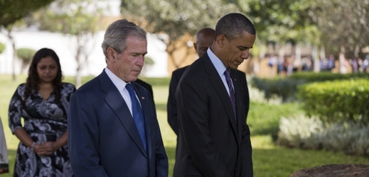 Bývalý prezident a jeho nástupce. George Bush a Barack Obama.