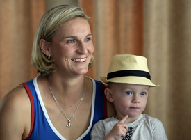 Barbora Špotáková se synem Jankem.