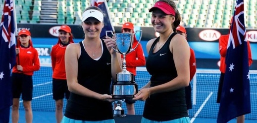 Markéta Vondroušová a Miriam Kolodziejová vyhrály čtyřhru juniorek i na Australian Open.