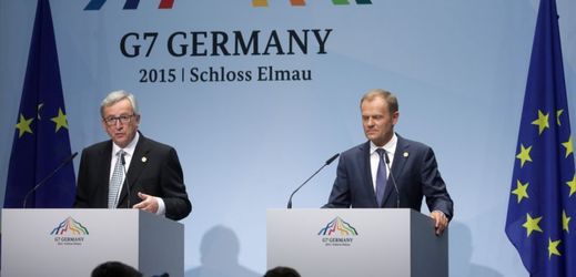 Donald Tusk na summitu (vpravo).
