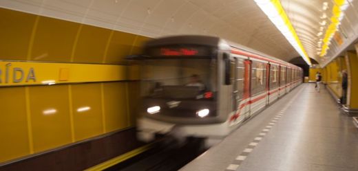 Linka metra B nejede v úseku Florenc - Nové Butovice.