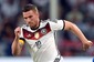 7. Lukas Podolski (29)Země: NěmeckoKlub: Inter MilánAktuální hodnota: 495 milionů kournPropad: 363 milionů korunV procentech: -47,8 %