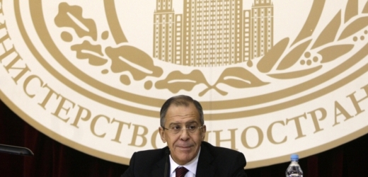 Ruský ministr zahraničí Sergej Lavrov viní USA z porušování smluv o nešíření jaderných zbraní.