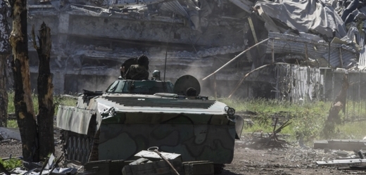 Přestřelky mezi separatisty a armádou se v obci Šyrokyne odehrávají prakticky denně