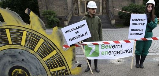 V Česku se konaly protestní akce proti prolomení limitů těžby hnědého uhlí v severních Čechách. 
