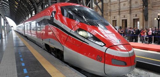 Vlak dokáže jet i čtyřsetkilometrovou rychlostí, to z něj dělá nejrychlejší vlak Evropy.