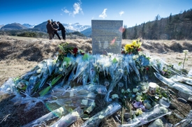Uctění památky mrtvých z Airbusu A320 v Alpách.