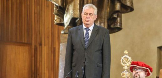 Prezident Miloš Zeman při loňském jmenování profesorů.